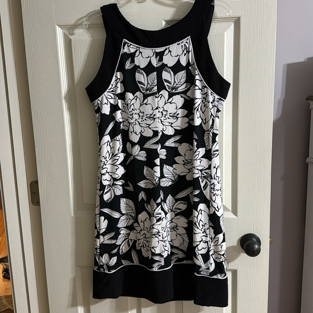 Black & White sleeveless dress size 8 by R&K Originals